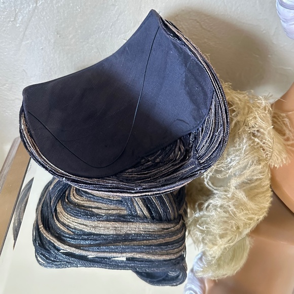 COVETED 1940s\' NAVY & TAN STRAW MODIFIED TURBAN WITH TAN OSTRICH FEATHERS